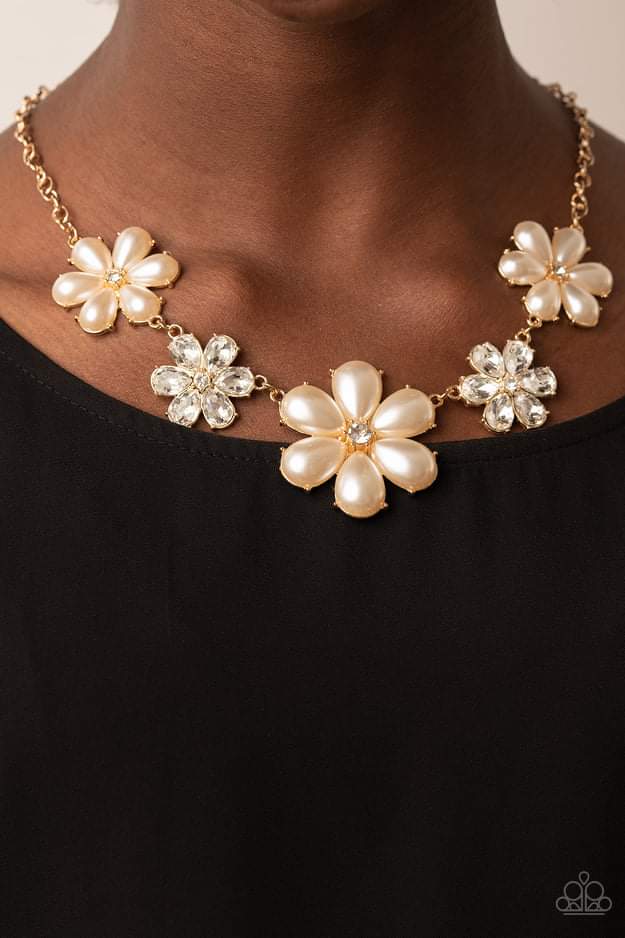 PAPARAZZI PEARL FLOWER SET